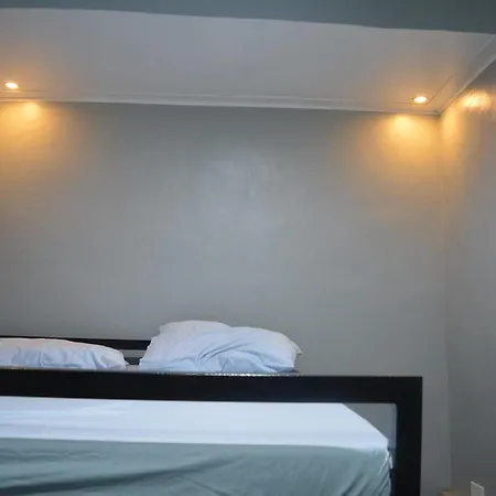 Budget Room W/ Kitchen For 6 - Casals Village, Cebu City